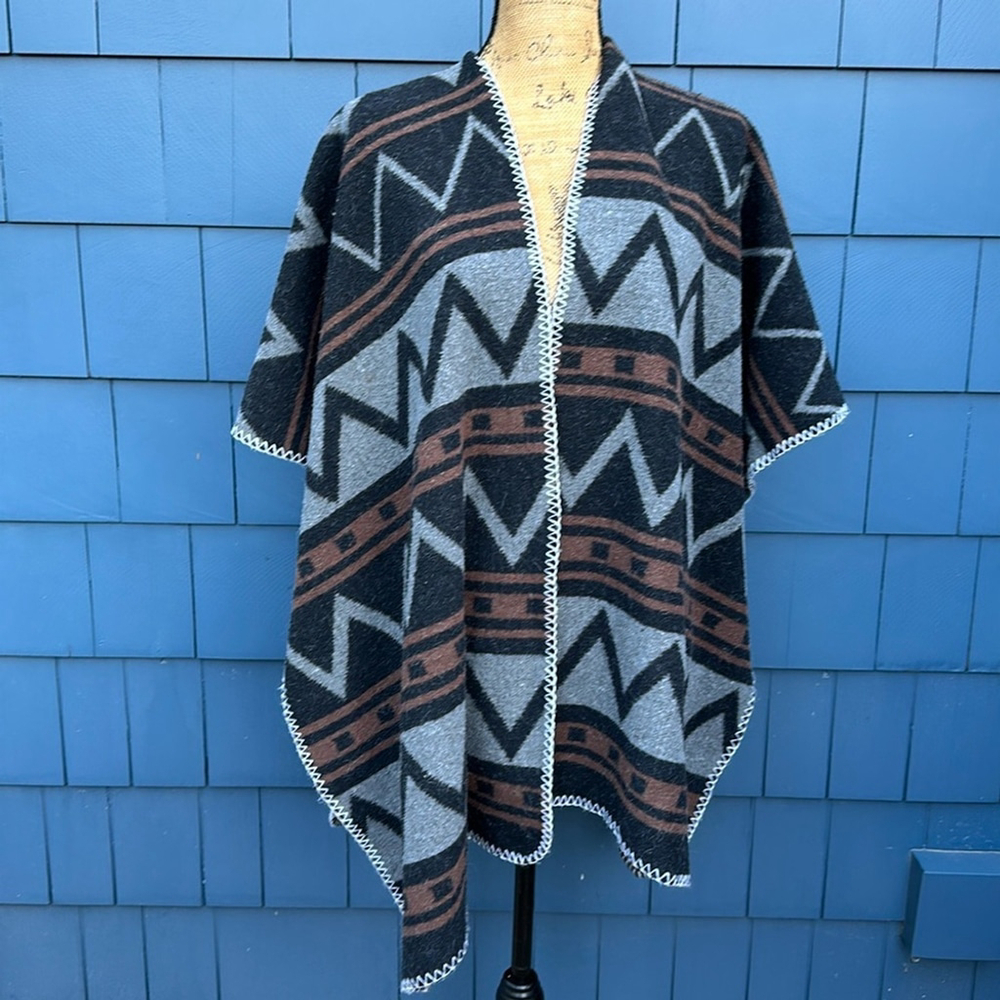 🩶🖤🤎Poncho Aztec drape shrug, blanket, black, brown gray NWOT